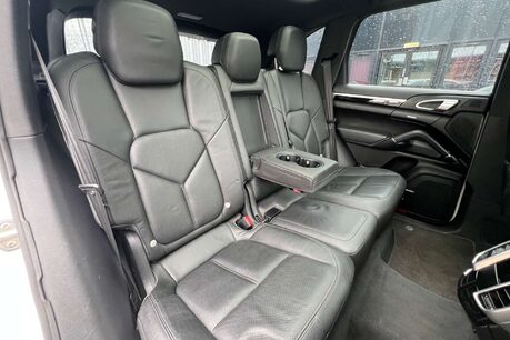 Porsche Cayenne 3.0 TD V6 SUV 5dr Diesel Tiptronic 4WD Euro 5 (s/s) (240 ps) 28