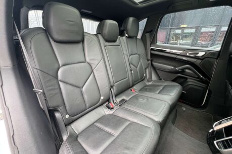 Porsche Cayenne 3.0 TD V6 SUV 5dr Diesel Tiptronic 4WD Euro 5 (s/s) (240 ps) 29