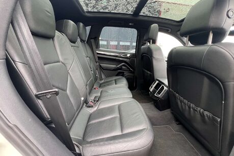 Porsche Cayenne 3.0 TD V6 SUV 5dr Diesel Tiptronic 4WD Euro 5 (s/s) (240 ps) 31