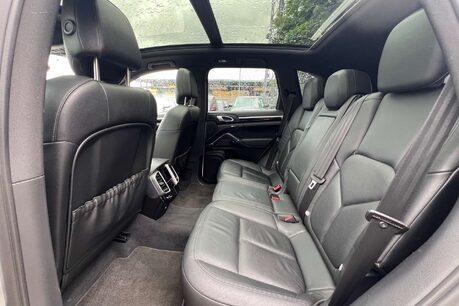 Porsche Cayenne 3.0 TD V6 SUV 5dr Diesel Tiptronic 4WD Euro 5 (s/s) (240 ps) 34