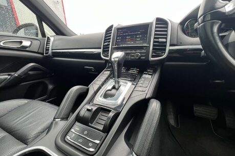 Porsche Cayenne 3.0 TD V6 SUV 5dr Diesel Tiptronic 4WD Euro 5 (s/s) (240 ps) 43