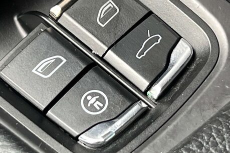 Porsche Cayenne 3.0 TD V6 SUV 5dr Diesel Tiptronic 4WD Euro 5 (s/s) (240 ps) 84