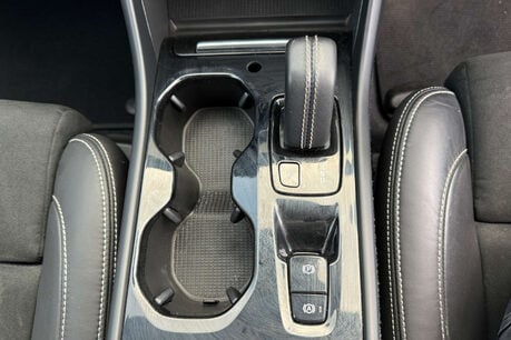 Volvo XC40 1.5h T4 Recharge 10.7kWh R-Design Auto Euro 6 (s/s) 5dr 7