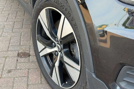 Volvo XC40 1.5h T4 Recharge 10.7kWh R-Design Auto Euro 6 (s/s) 5dr 33