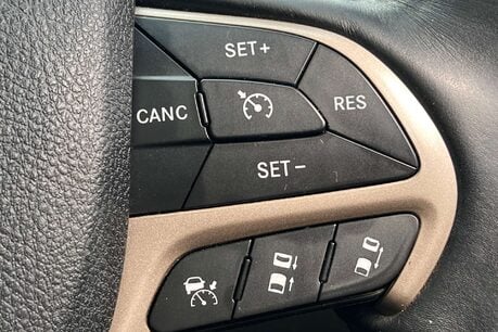 Jeep Grand Cherokee 3.0 V6 CRD Summit SUV 5dr Diesel Auto 4WD Euro 6 (247 bhp) 50
