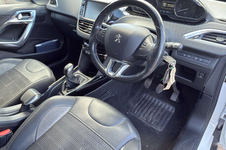 Peugeot 2008 1.2 PureTech Allure SUV 5dr Petrol Manual Euro 6 (82 ps) 7
