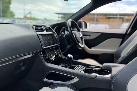 Jaguar F-Pace 2.0 D180 R-Sport SUV 5dr Diesel Manual Euro 6 (s/s) (180 ps) 32
