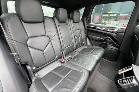 Porsche Cayenne 3.0 TD V6 SUV 5dr Diesel Tiptronic 4WD Euro 5 (s/s) (240 ps) 22