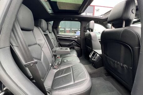 Porsche Cayenne 3.0 TD V6 SUV 5dr Diesel Tiptronic 4WD Euro 5 (s/s) (240 ps) 23