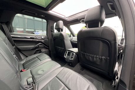 Porsche Cayenne 3.0 TD V6 SUV 5dr Diesel Tiptronic 4WD Euro 5 (s/s) (240 ps) 25