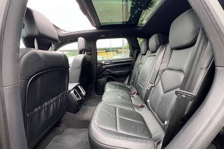 Porsche Cayenne 3.0 TD V6 SUV 5dr Diesel Tiptronic 4WD Euro 5 (s/s) (240 ps) 26