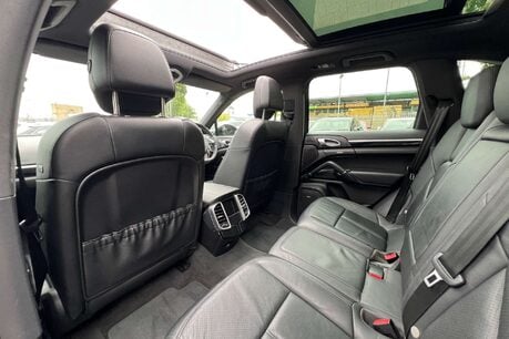 Porsche Cayenne 3.0 TD V6 SUV 5dr Diesel Tiptronic 4WD Euro 5 (s/s) (240 ps) 27
