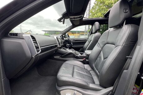 Porsche Cayenne 3.0 TD V6 SUV 5dr Diesel Tiptronic 4WD Euro 5 (s/s) (240 ps) 29