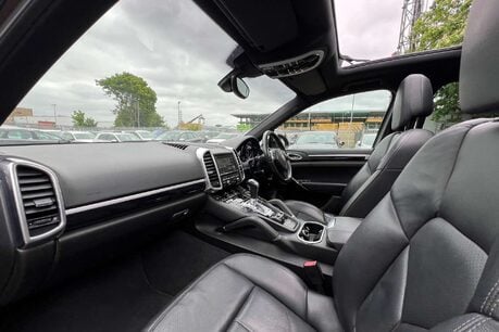 Porsche Cayenne 3.0 TD V6 SUV 5dr Diesel Tiptronic 4WD Euro 5 (s/s) (240 ps) 31