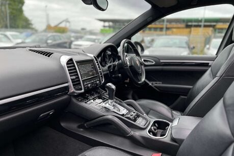 Porsche Cayenne 3.0 TD V6 SUV 5dr Diesel Tiptronic 4WD Euro 5 (s/s) (240 ps) 32
