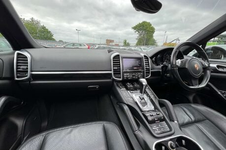 Porsche Cayenne 3.0 TD V6 SUV 5dr Diesel Tiptronic 4WD Euro 5 (s/s) (240 ps) 34