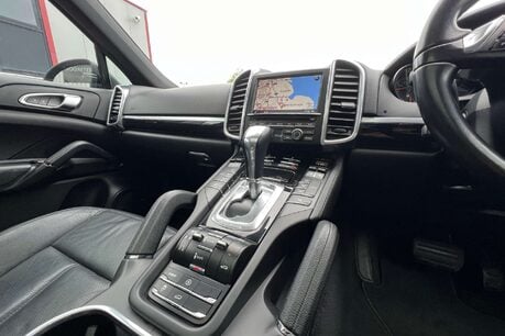 Porsche Cayenne 3.0 TD V6 SUV 5dr Diesel Tiptronic 4WD Euro 5 (s/s) (240 ps) 35