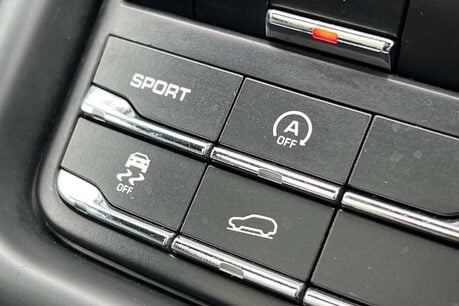 Porsche Cayenne 3.0 TD V6 SUV 5dr Diesel Tiptronic 4WD Euro 5 (s/s) (240 ps) 36