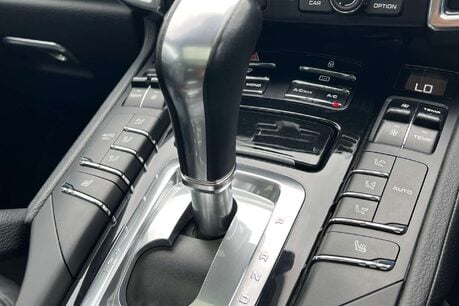 Porsche Cayenne 3.0 TD V6 SUV 5dr Diesel Tiptronic 4WD Euro 5 (s/s) (240 ps) 48