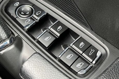 Porsche Cayenne 3.0 TD V6 SUV 5dr Diesel Tiptronic 4WD Euro 5 (s/s) (240 ps) 79