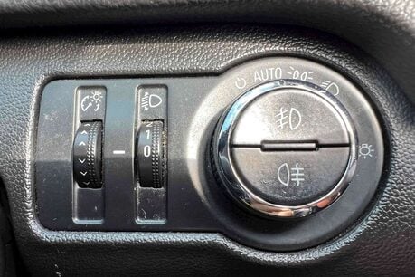 Vauxhall Insignia 2.0 CDTi ecoFLEX SRi Euro 5 5dr 30