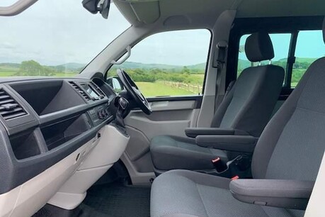 Volkswagen Transporter 2.0 TDI T32 BlueMotion Tech Highline Crew Van DSG FWD Euro 6 (s/s) 5dr 3