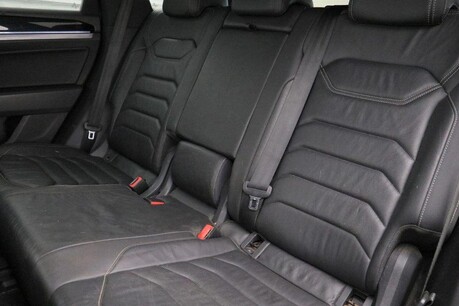 Volkswagen Touareg 3.0 TDI V6 R-Line Tech Tiptronic 4Motion Euro 6 (s/s) 5dr 6