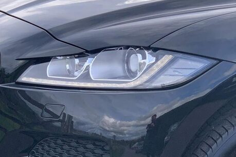 Jaguar F-Pace 2.0 D240 Portfolio Auto AWD Euro 6 (s/s) 5dr 5