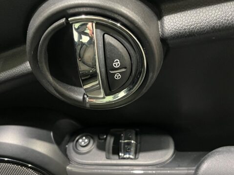 Mini Hatch 1.5 Cooper Classic Euro 6 (s/s) 3dr 18