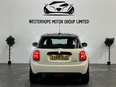 Mini Hatch 1.5 Cooper Classic Euro 6 (s/s) 3dr 14