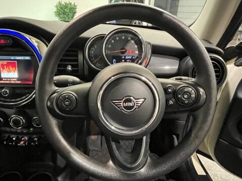Mini Hatch 1.5 Cooper Classic Euro 6 (s/s) 3dr 37