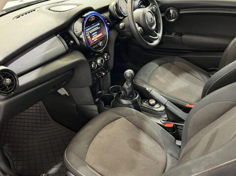 Mini Hatch 1.5 Cooper Classic Euro 6 (s/s) 3dr 40
