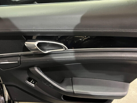 Porsche Panamera 3.0D V6 TiptronicS Euro 5 5dr 33