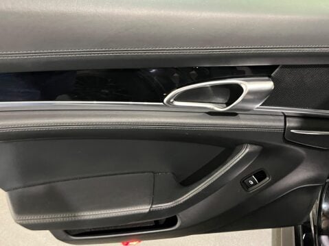 Porsche Panamera 3.0D V6 TiptronicS Euro 5 5dr 31