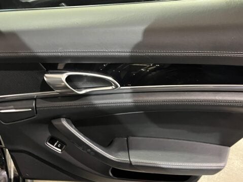 Porsche Panamera 3.0D V6 TiptronicS Euro 5 5dr 33