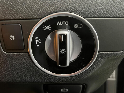 Mercedes-Benz A Class 2.1 A220d AMG Line (Premium) 7G-DCT Euro 6 (s/s) 5dr 17
