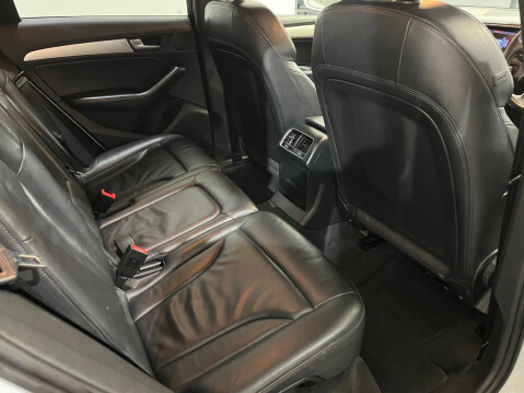 Audi Q5 2.0 TDI S line Plus quattro Euro 5 (s/s) 5dr 19