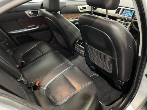 Jaguar XF 2.2d Luxury Auto Euro 5 (s/s) 4dr 17