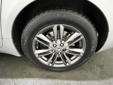 Jaguar XF 2.2d Luxury Auto Euro 5 (s/s) 4dr 31