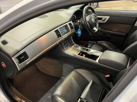 Jaguar XF 2.2d Luxury Auto Euro 5 (s/s) 4dr 42