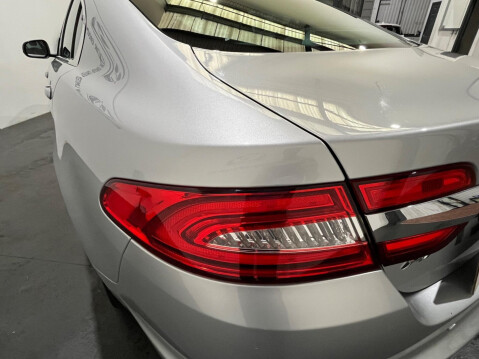 Jaguar XF 2.2d Luxury Auto Euro 5 (s/s) 4dr 43