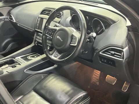 Jaguar F-Pace 2.0 D180 R-Sport Auto AWD Euro 6 (s/s) 5dr 3