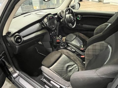 Mini Hatch 1.5 Cooper Steptronic Euro 6 (s/s) 3dr 42