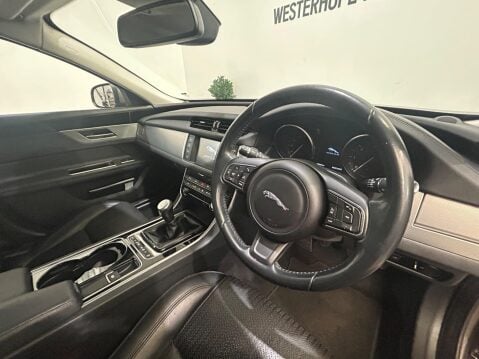 Jaguar XF 2.0d Prestige Euro 6 (s/s) 4dr 3