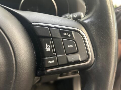 Jaguar XF 2.0d Prestige Euro 6 (s/s) 4dr 26