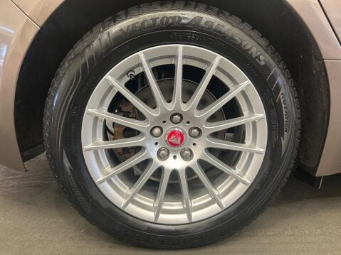 Jaguar XF 2.0d Prestige Euro 6 (s/s) 4dr 34