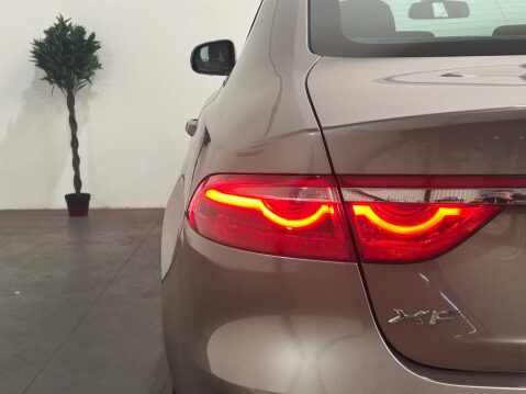 Jaguar XF 2.0d Prestige Euro 6 (s/s) 4dr 43