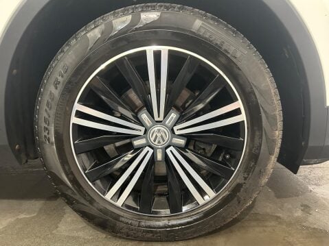 Volkswagen Tiguan 2.0 TDI BlueMotion Tech SE Navigation 4Motion Euro 6 (s/s) 5dr 38