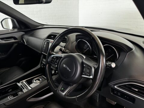 Jaguar F-Pace 2.0 D240 R-Sport Auto AWD Euro 6 (s/s) 5dr 9