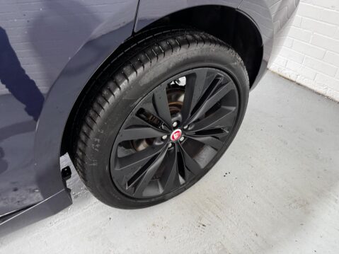 Jaguar F-Pace 2.0 D180 R-Sport Auto AWD Euro 6 (s/s) 5dr 27